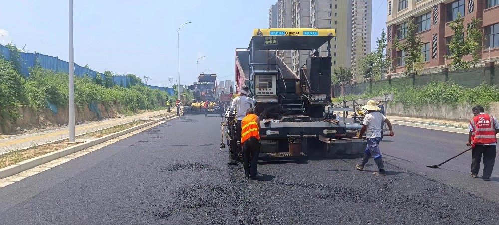 鄭州瀝青混凝土路面施工接縫