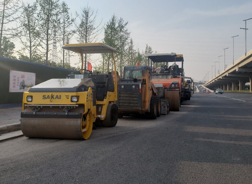 鄭州瀝青道路施工現場安全控制措施